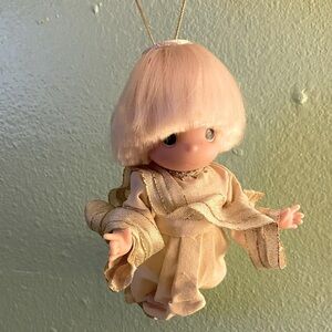 Precious Moments 1995 flying Angel gold hanging CL